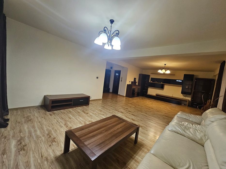 Închiriez apartament