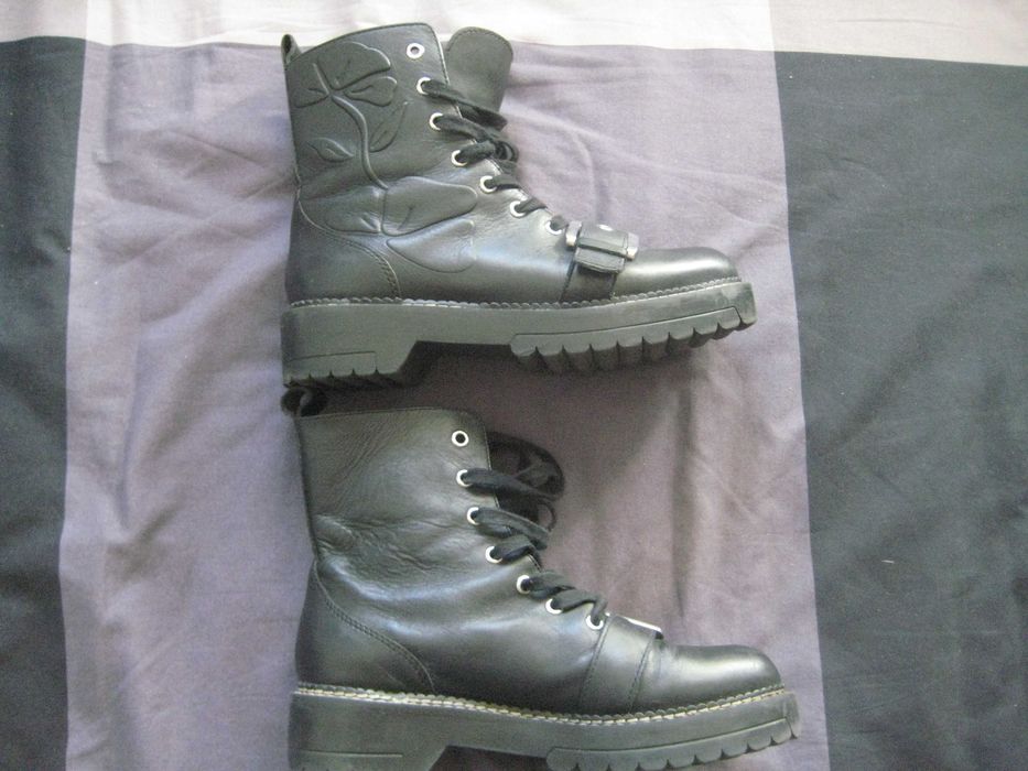 Продавам кожени дамски черни боти Zara Basic Made in Cambodia