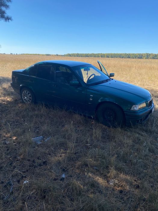 Продам машину BMW 318