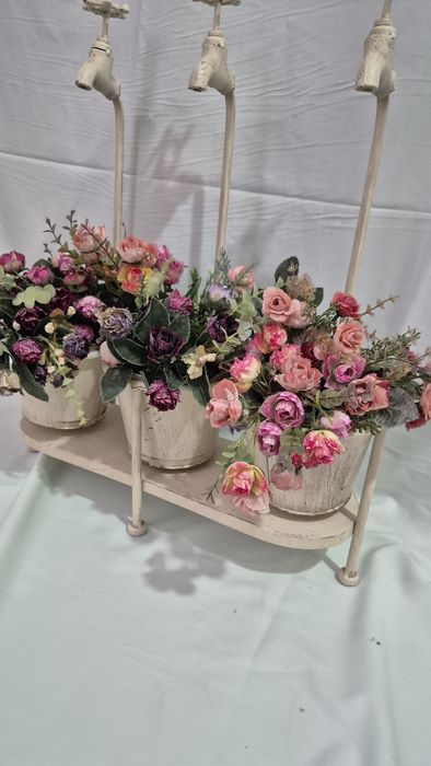 Ваза декоративная с цветами