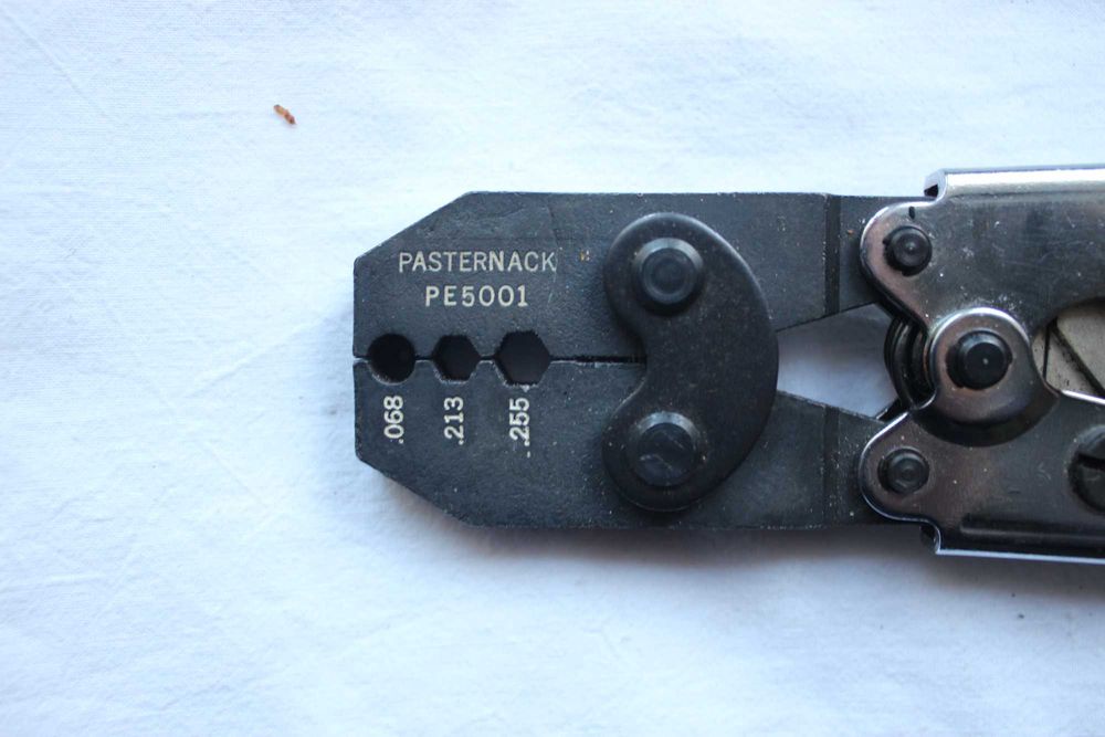 Pereche de 2 clești profesionali de sertizare Pasternack.