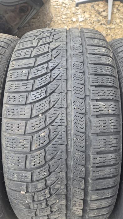 Продавам 4 броя зимни гуми 235х45х17