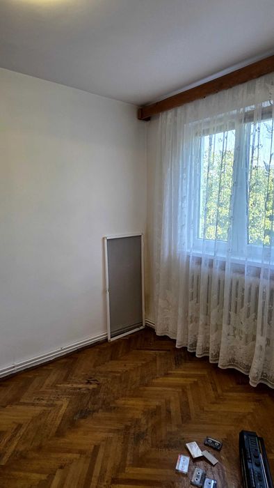 Vând apartament 3 camere în Târgu Mureș, zonă liniștită și verde, str. Moldovei