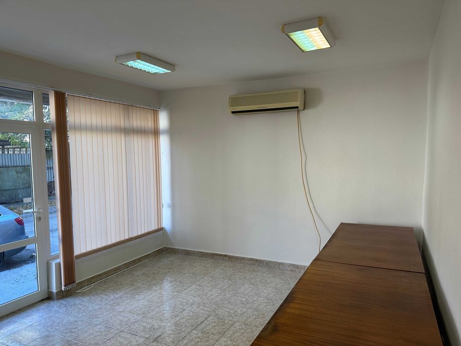 Дава се под наем Офис в Варна, Колхозен пазар - 30 кв.м за 204 € - Снимка #4