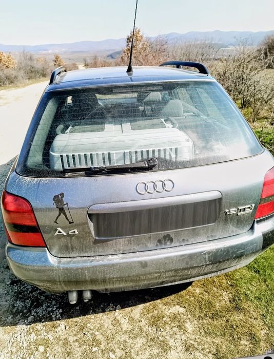 : Audi A4 1.9 TDI Quattro (1998 г.) – Обслужена, без ръжда, всичко платено!Текст на обявата:Продавам Audi A4 B5 Avant 1.9 TDI Quattro, 1998