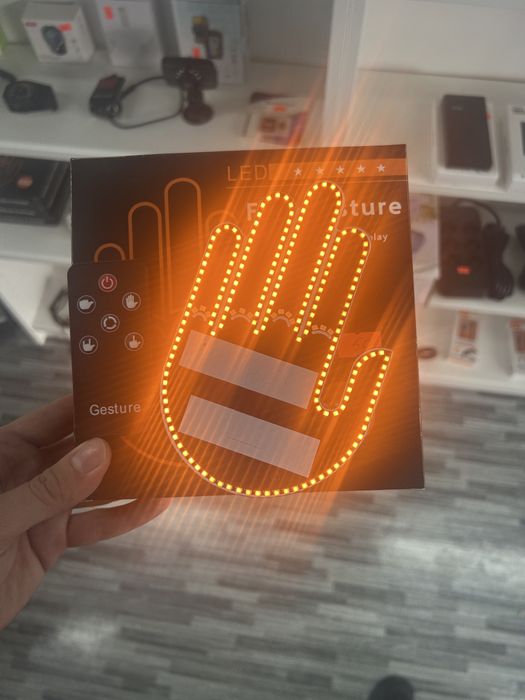 Semnalizator LED tip mână – control prin gesturi, vizibilitate sporită