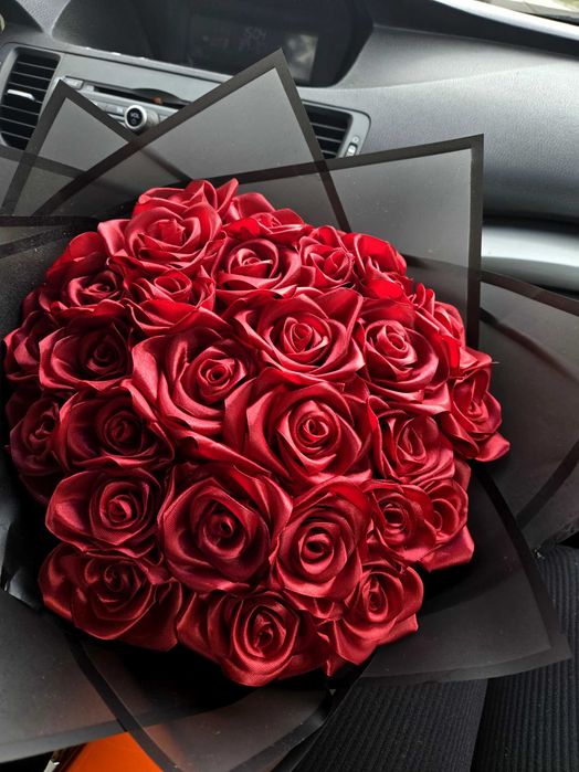 Вечни букети от сатенени рози