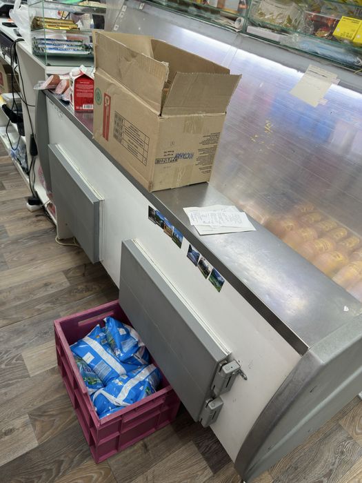 Продам Витринный Холодильник