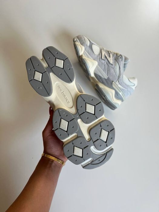 New Balance 9060 - QUARTZ GREY Отново