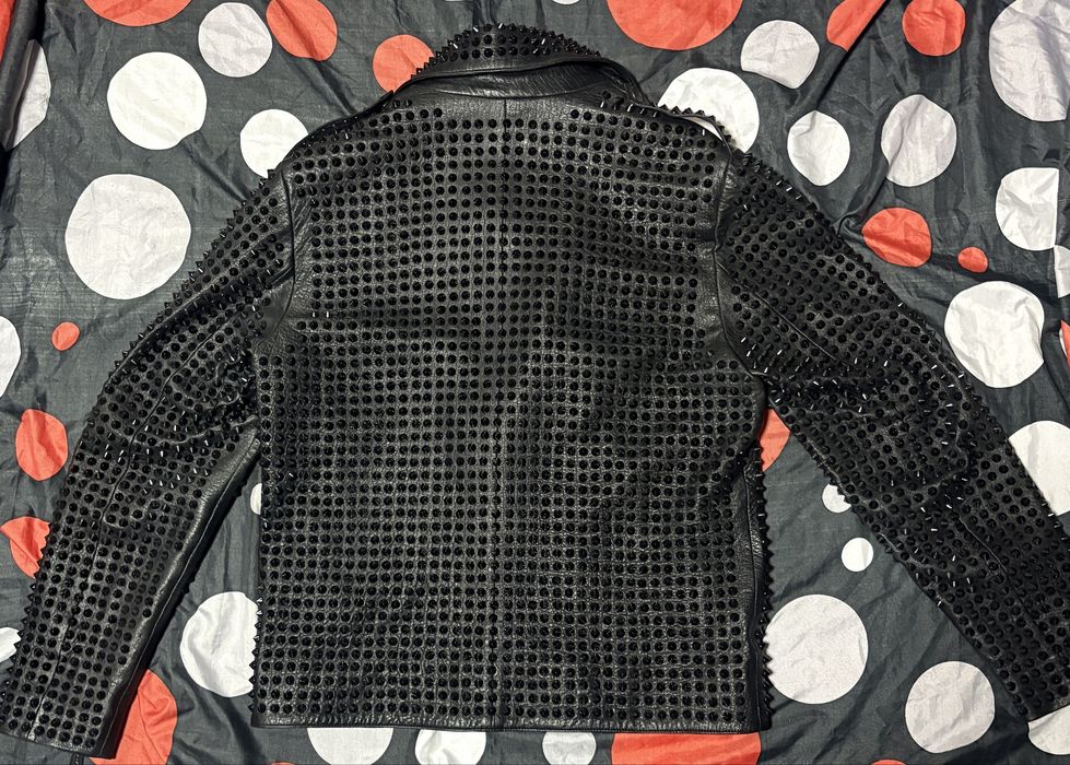 Jacheta neagra din piele cu tinte