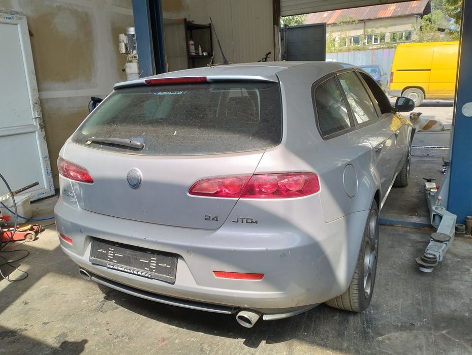 Алфа 159на части