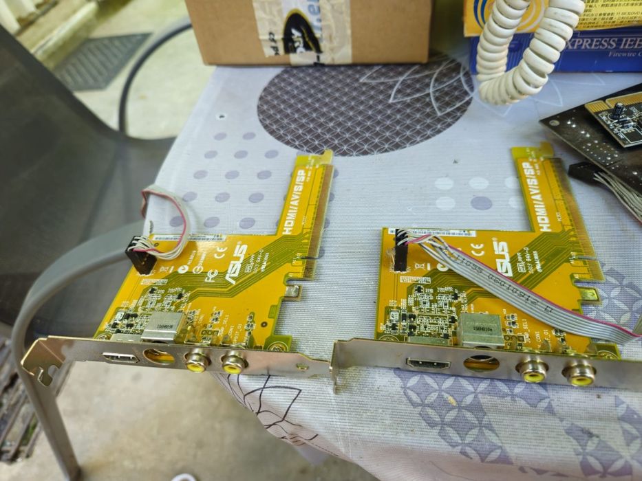 Vand telefoane si niste piese