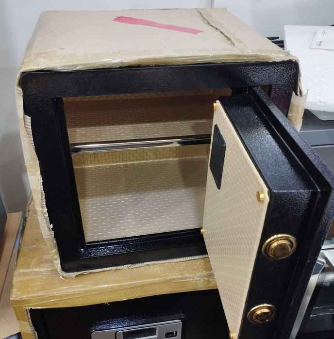 Сейф тяжёлый 38x35x30см