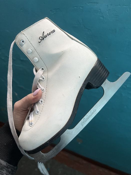 Коньки белые фигурные