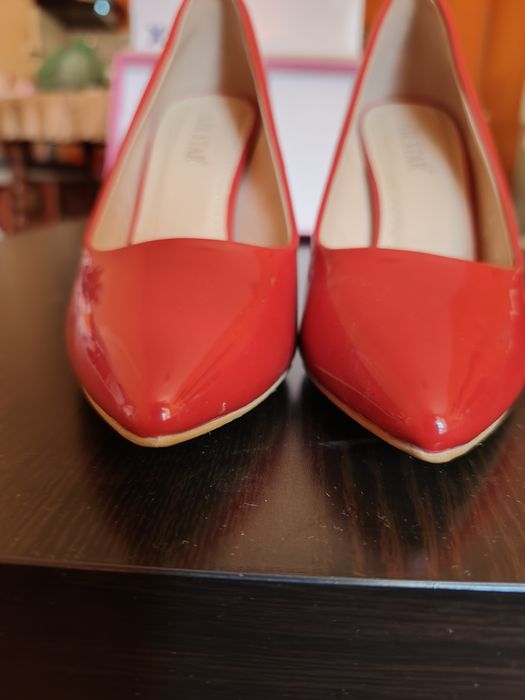 Офицялни  затворени обувки лачени