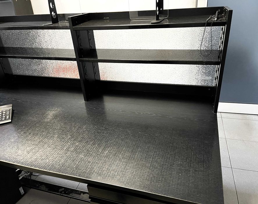 Офис бюро за каса или рецепция с касово чекмедже + контейнер и подарък