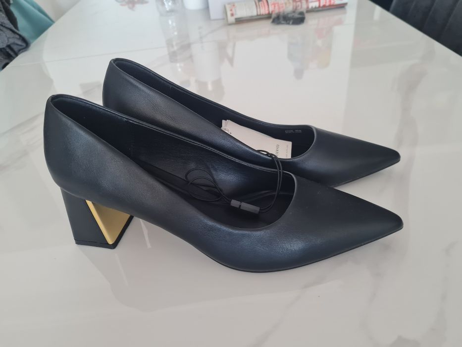 Reserved HOBИ обувки