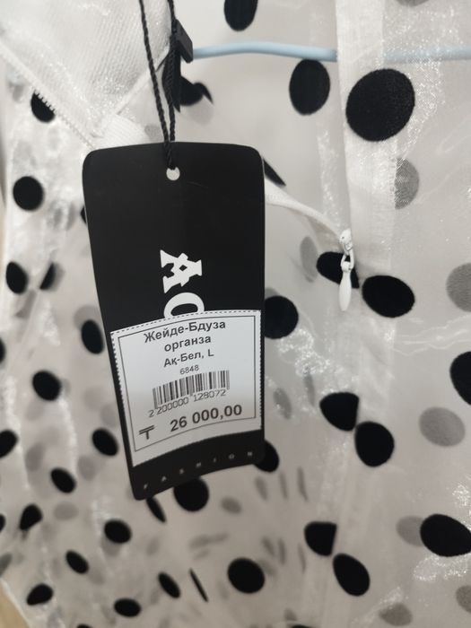 Продам платья и кофты