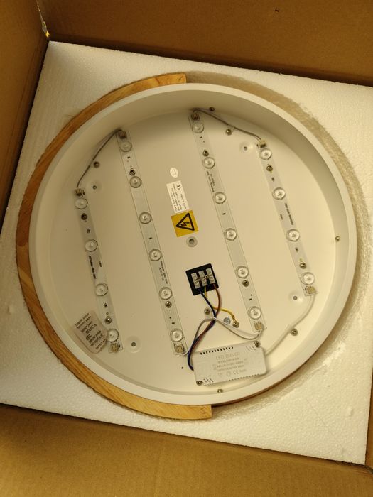 Plafonieră LED modernă 36W, 40 cm,4000K rotundă cu finisaj din lemn – Nouă, în cutie