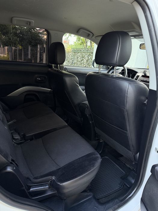 Mitsubishi outlander 2010 Automat 4x4 7 Locuri