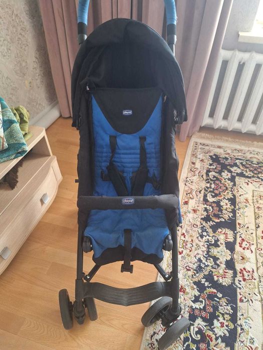 продам прогулочную коляску Chicco