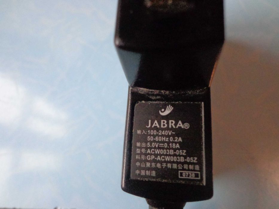 Зарядники разные для разных устройств.