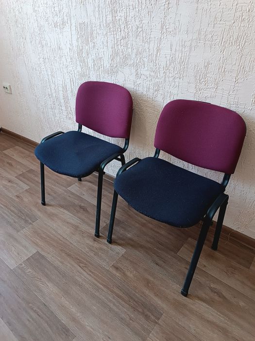 Продам стулья, дефект обивки