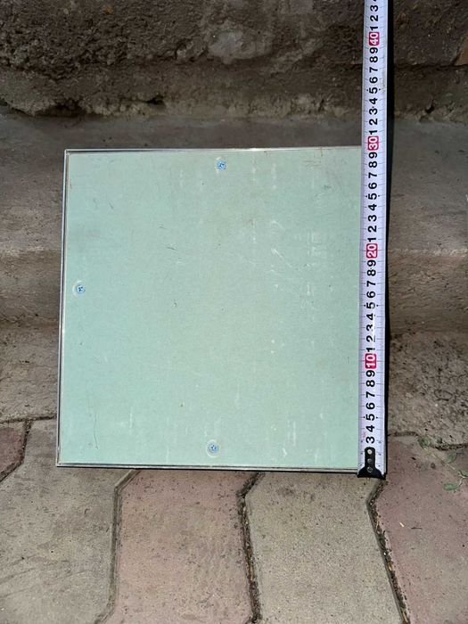 Продам ревизионный люк 300*300