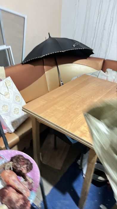 Продаётся кухонный стол + мини-диван + табуретки