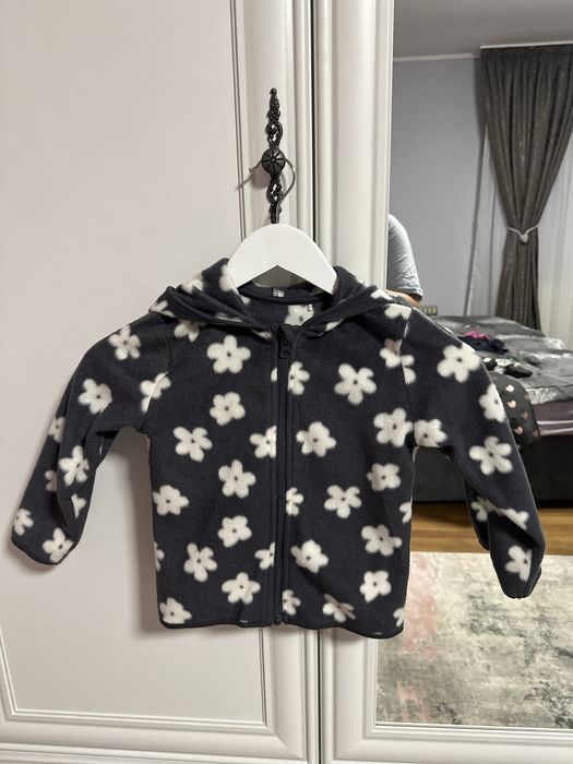 Bluza pufoasa gri cu floricele