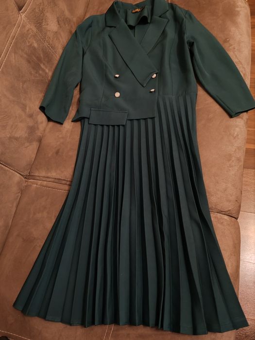 Елегантна рокля с миди дължина