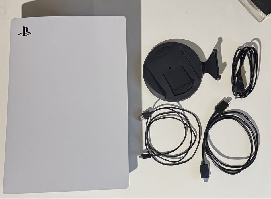 PlayStation 5 (PS5) Disc Version – пълен комплект, като нов