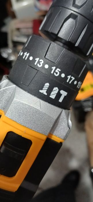 Bormasina/ Autofiletanta Noua cu percutie si 2 acumulatori 24V