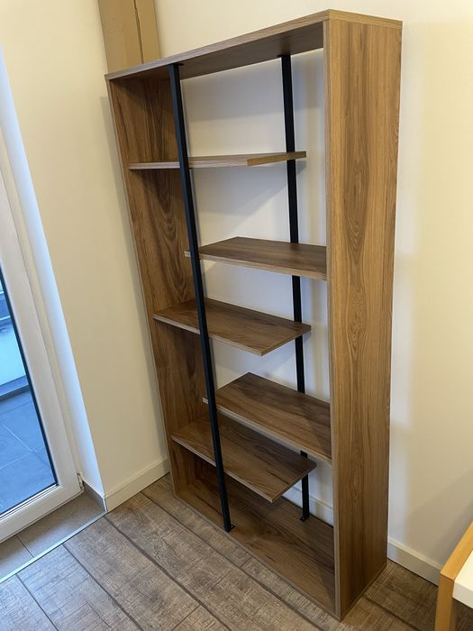 Biblioteca de vanzare