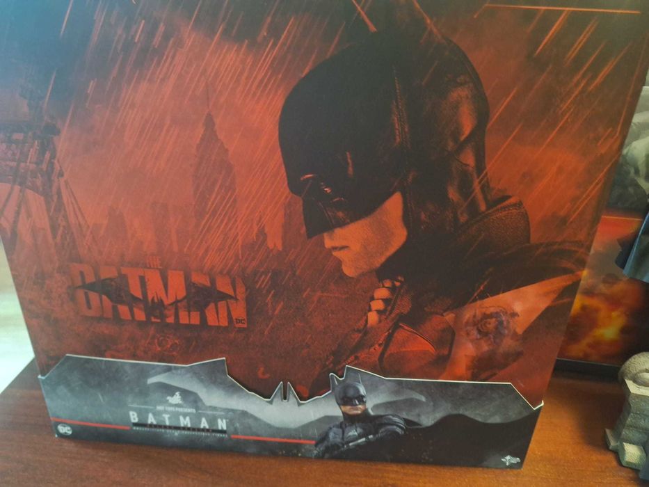 Hot Toys HT BATMAN 1/6 Robert Pattinson Action Figure MMS639