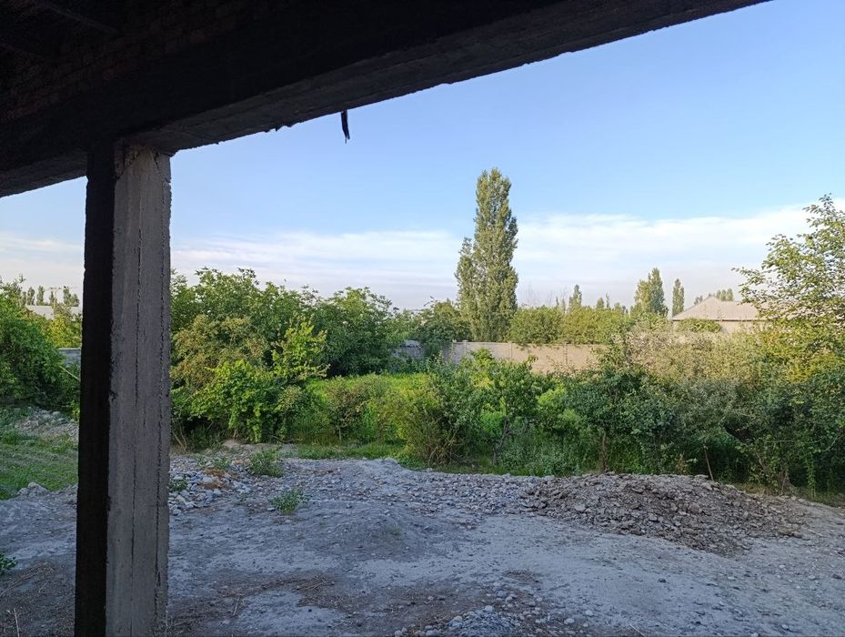 Hovli uchaska sotiladi