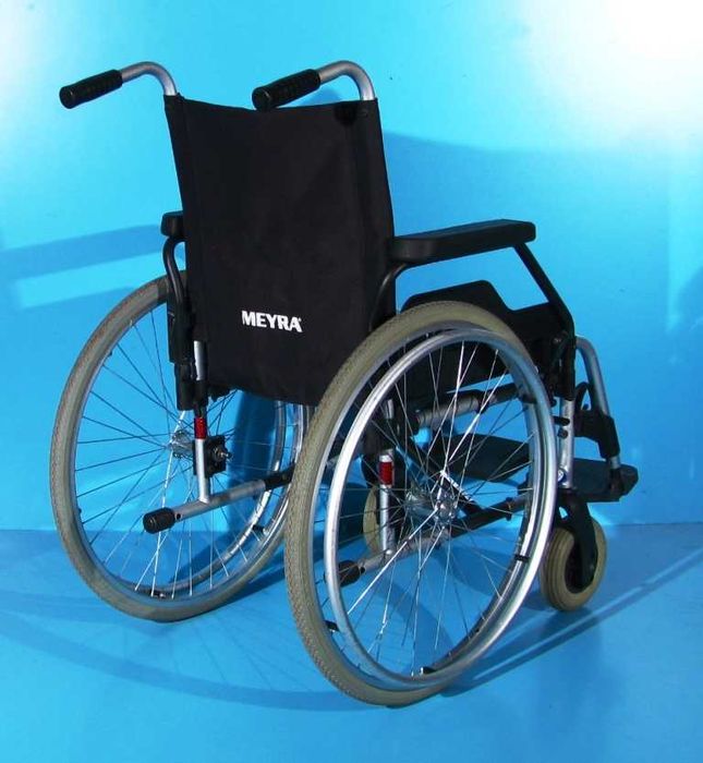 Scaun cu rotile/ Fotoliu rulant Meyra - latime sezut 43 cm