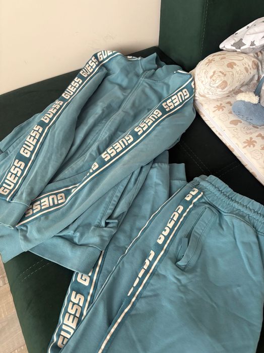 Спортен екип Guess