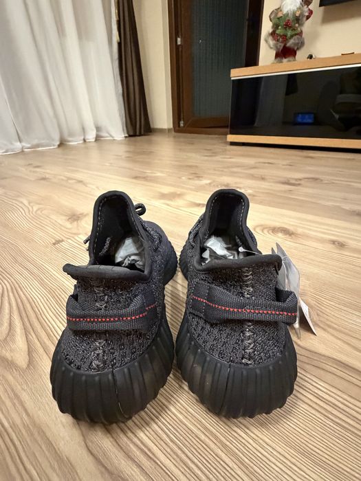 Adidasi Yeezy 350 noi