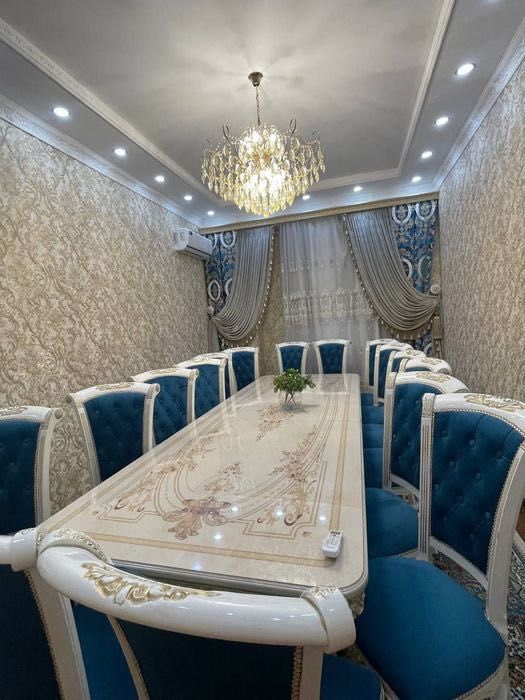 Стол-трансформер и стулья