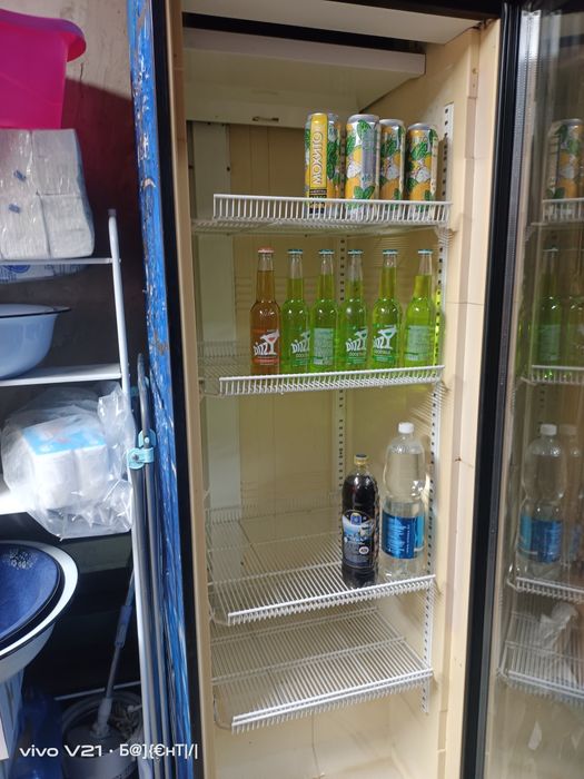Продам витринный холодильник