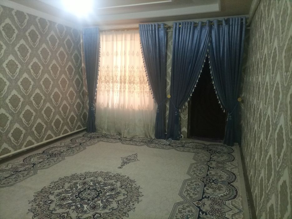 Uy sotiladi 8sotik 10xona Gaz,svet,SUV,wi fi bor teplitsa bor