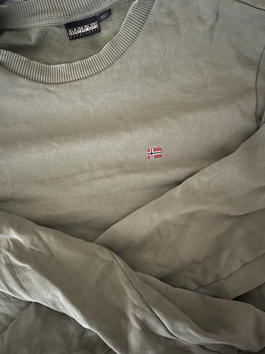 Продавам блуза напапири L мъжки.