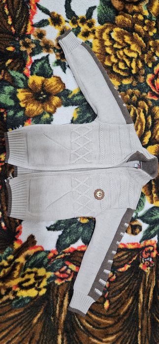 Вязаная кофта на замке