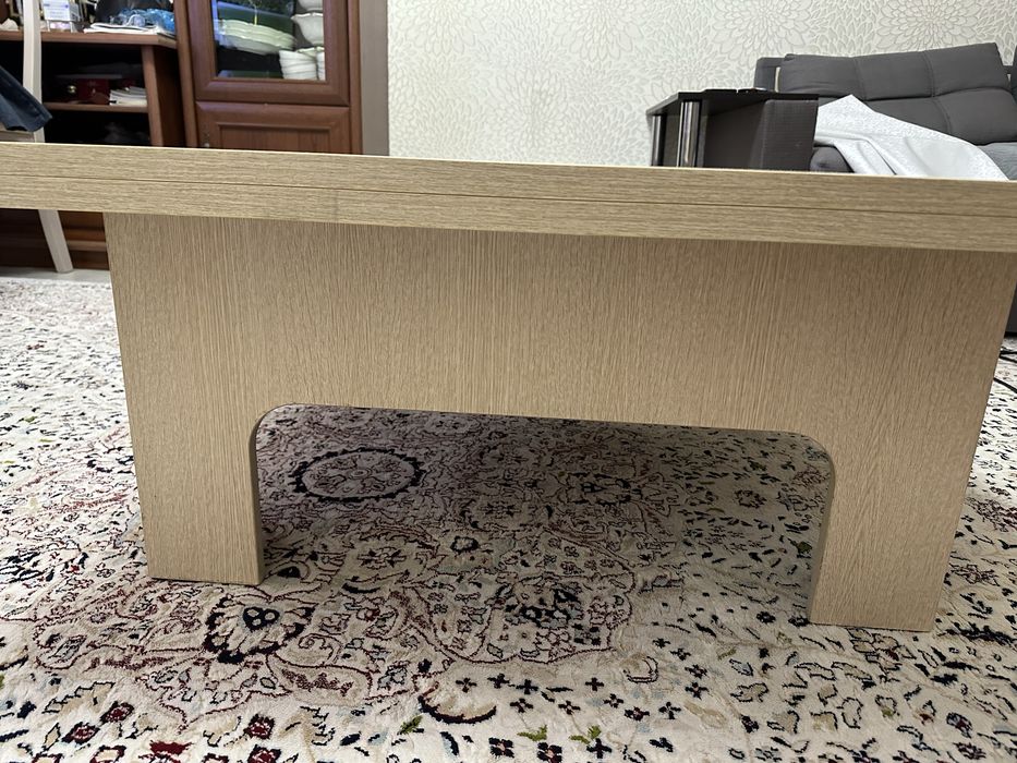 Продам стол для гостиной