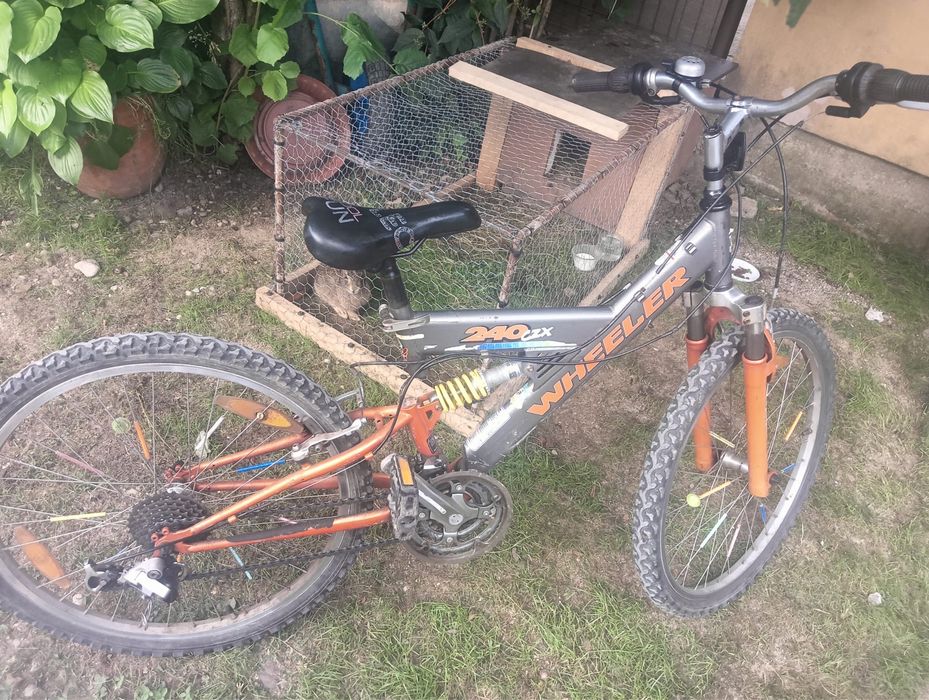 Bicicleta cu suspensii fata spate