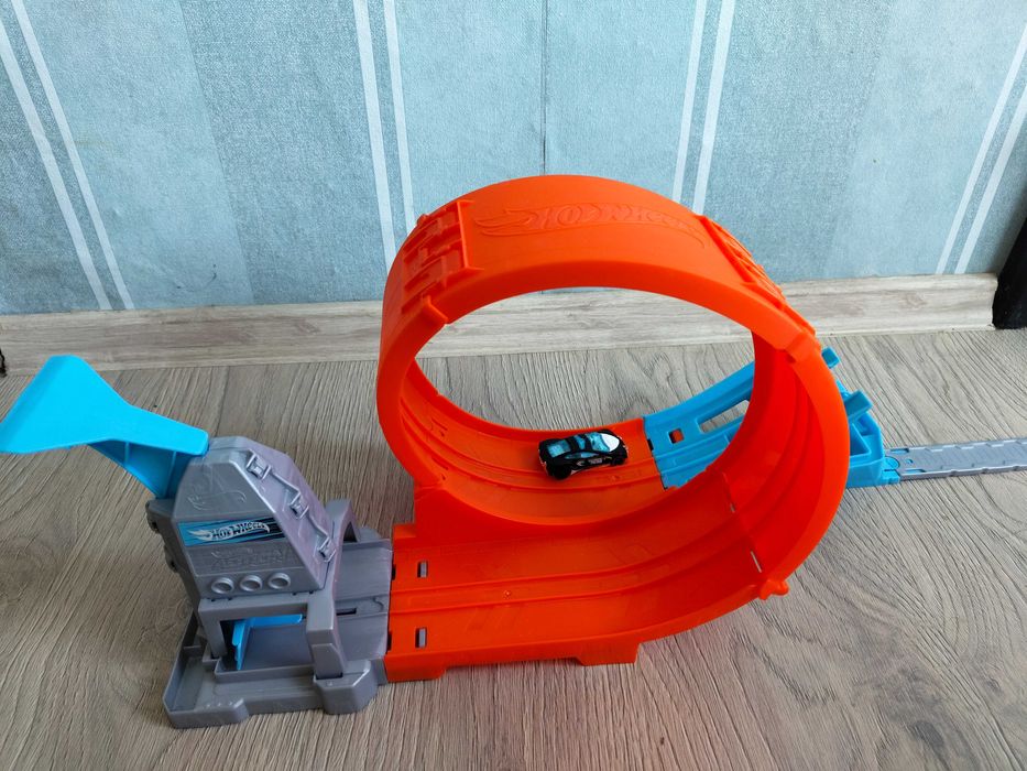 Писта с изстрелвачка Hot Wheels