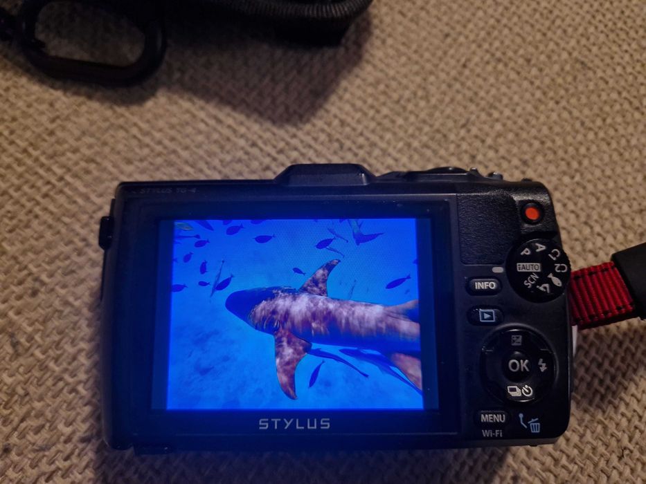 Фотоапарат Olympus Stylus TG-4 Tough