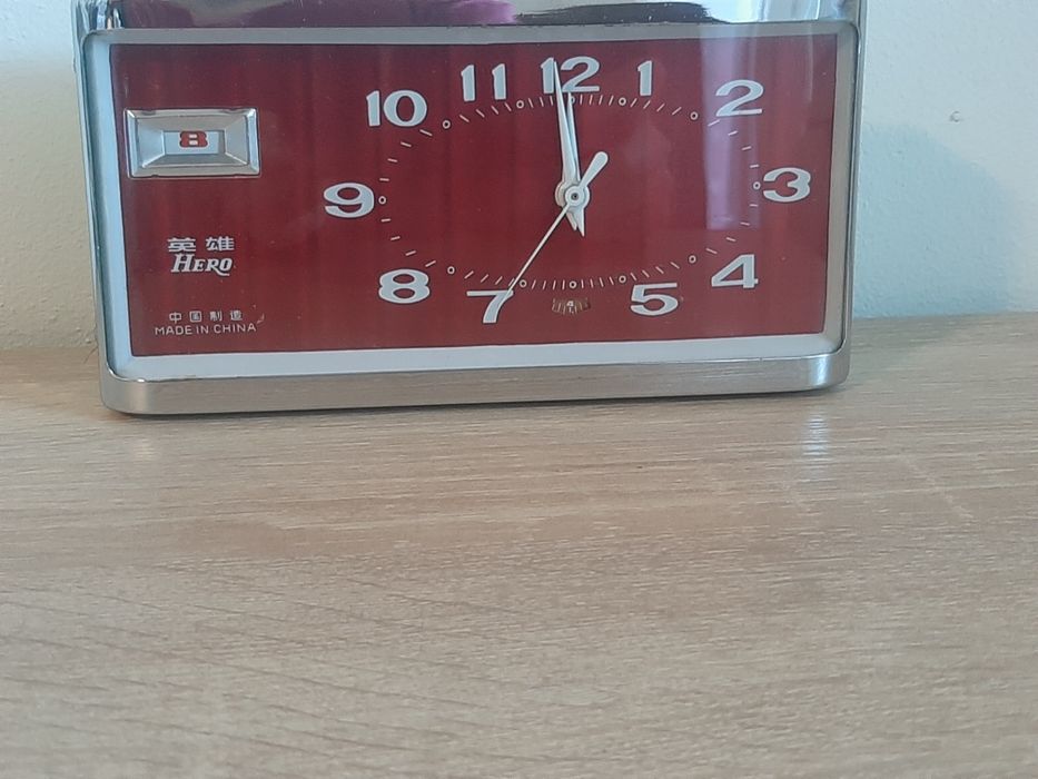 Ceas de masă vintage HERO – Mecanic, Funcțional, Model Retro de Colecție