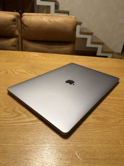 Laptop Apple MacBook Pro 16" Touchbar i7 16 GB Ram 500 SSD 2019